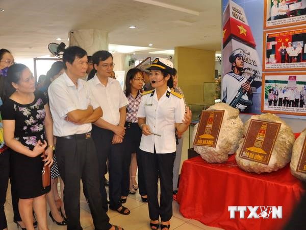Exhibition on Hoang Sa and Truong Sa archipelagoes opens in Viet Tri city