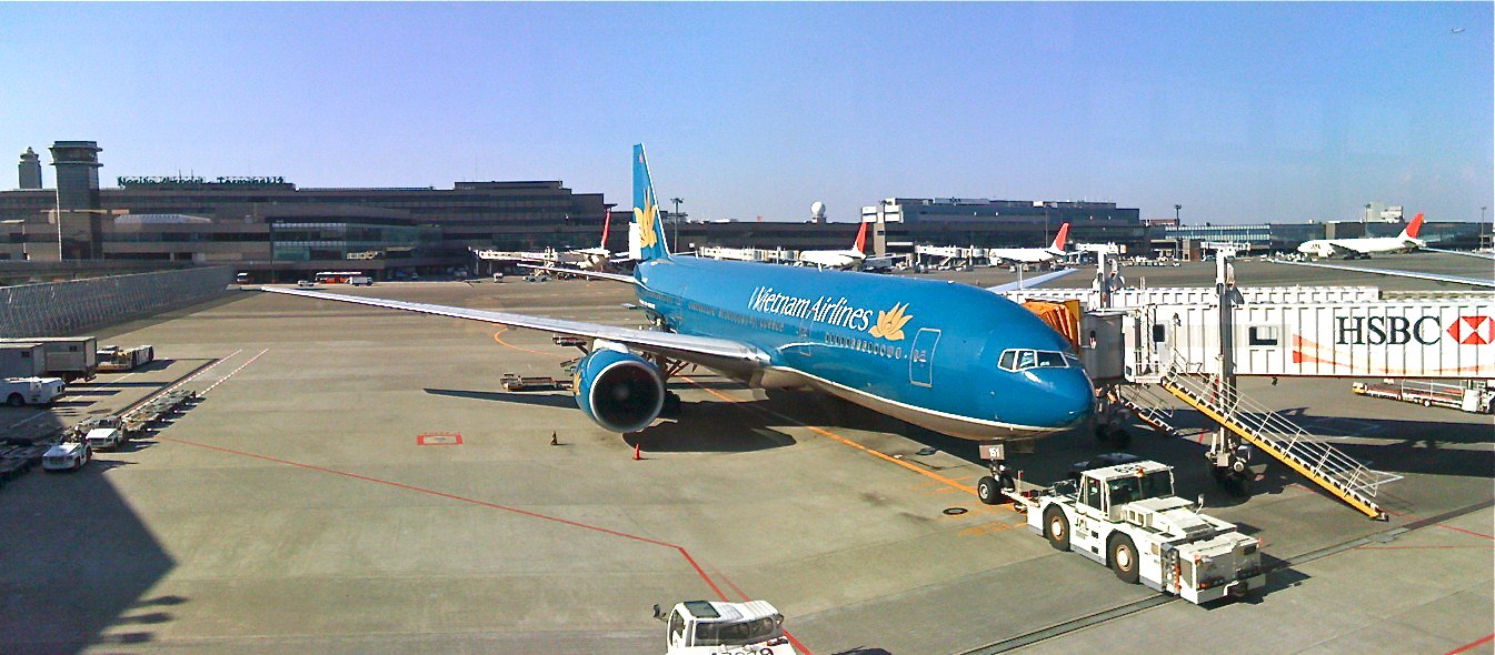 Vietnam Airlines offers 12th “Golden moments” program