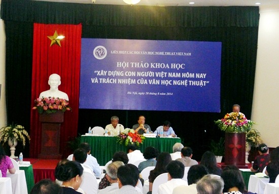 Xây dựng con người Việt Nam hôm nay và trách nhiệm của văn học nghệ thuật
