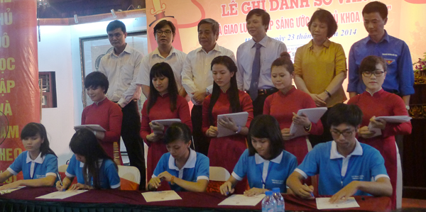 132 thủ khoa xuất sắc được ghi danh Sổ vàng tại Văn Miếu-Quốc Tử Giám