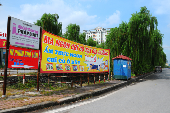 Hà Nội “Rác” quảng cáo vẫn hoành hành