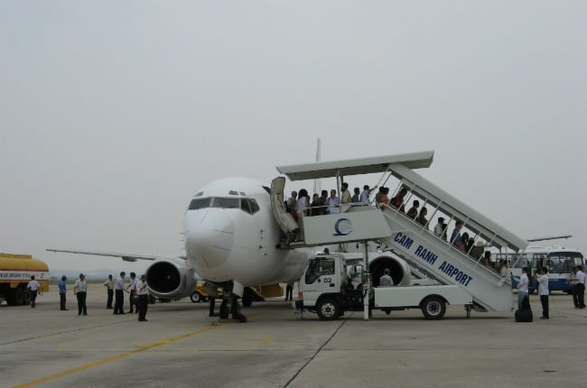 Service fee cut for airliners in five airports