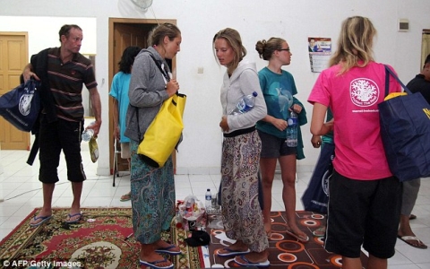 Naufrage en Indonésie de nombreux touristes étrangers portés disparus