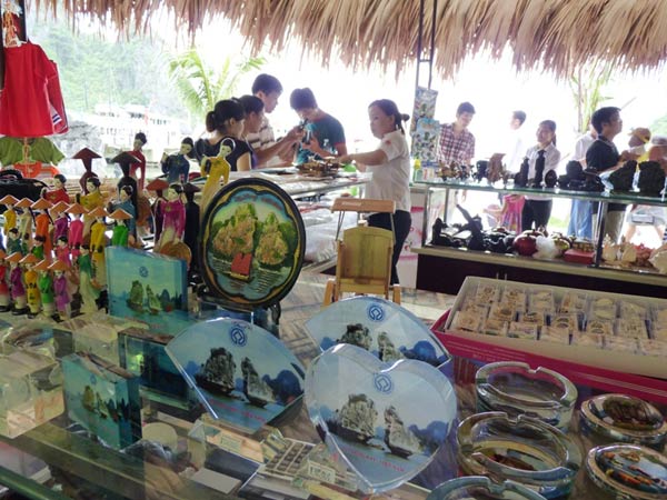 Khai mạc trại sáng tác sản phẩm lưu niệm về Di sản Vịnh Hạ Long