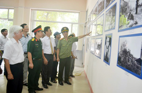 Triển lãm ảnh Âm vang chiến thắng trận đầu - Những bài học mang dấu ấn lịch sử