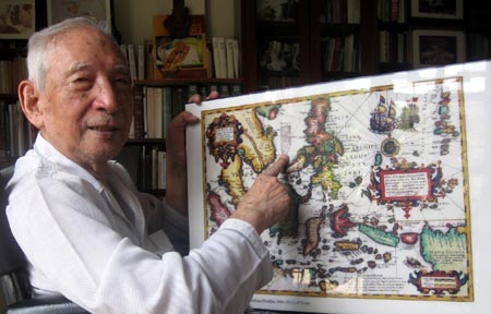 Un professeur collectionneur de cartes anciennes