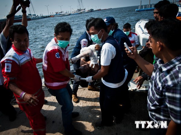 Indonesian ship fire, injures 36