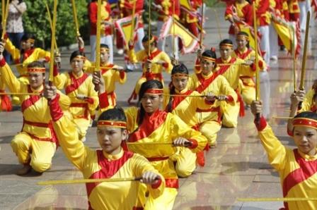 Les samouraïs japonais au Festival des arts martiaux traditionnels du Vietnam