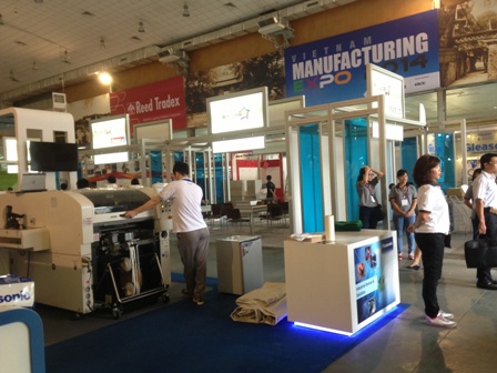 Three exhibitions on supporting industries open in Hanoi