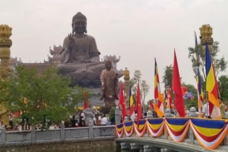 Giant Buddha statue inaugurated in Nam Dinh Province