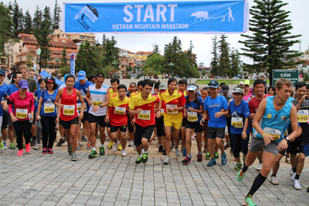 Marathon vượt núi Việt Nam 2014 Cậu bé người H’Mông thắng giải chạy 10km