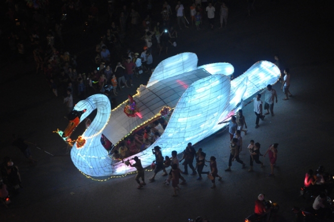 Tuyen Quang  éclats de la fête du défilé de lanternes de la mi-automne