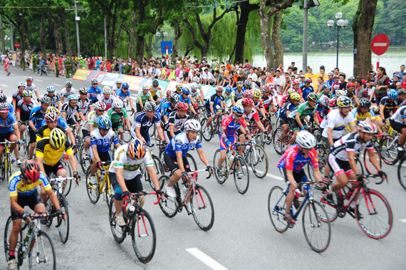 Tưng bừng Giải đua xe đạp Hà Nội mở rộng năm 2014