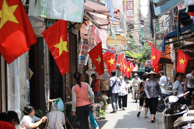 Hanoi is colourful with flowers and flags on National Day