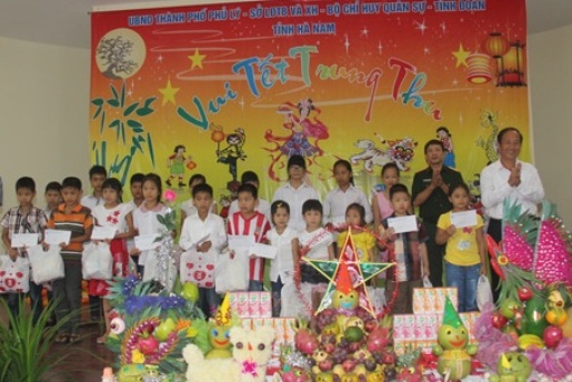Mid-autumn festival for the children of island soldiers