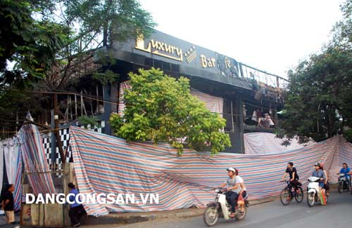 Cháy nhà mới ra mặt… “quản lý”