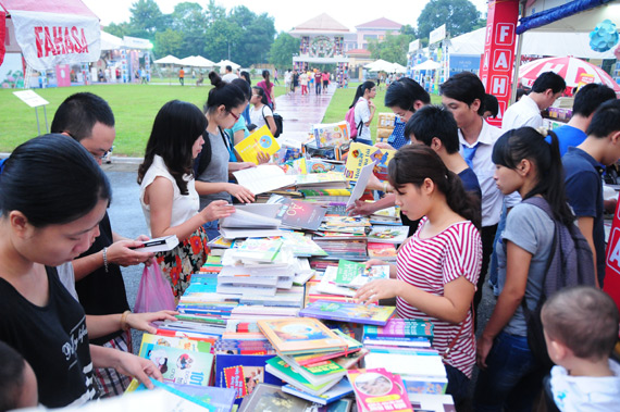 Hội sách Hà Nội 2014 - Tô thắm ý nghĩa Ngày Giải phóng Thủ đô