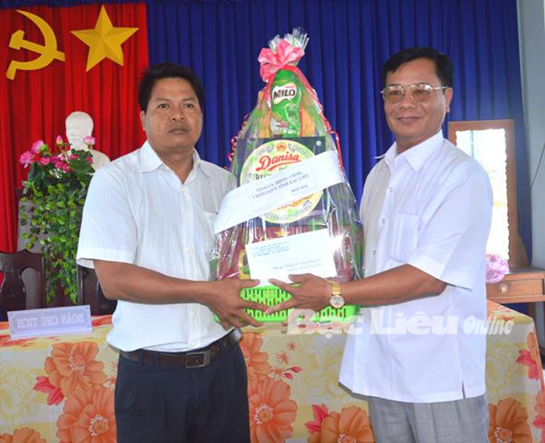 Nhiều hoạt động thăm hỏi, chúc mừng lễ Sen Đôn ta của đồng bào dân tộc Khmer năm 2014