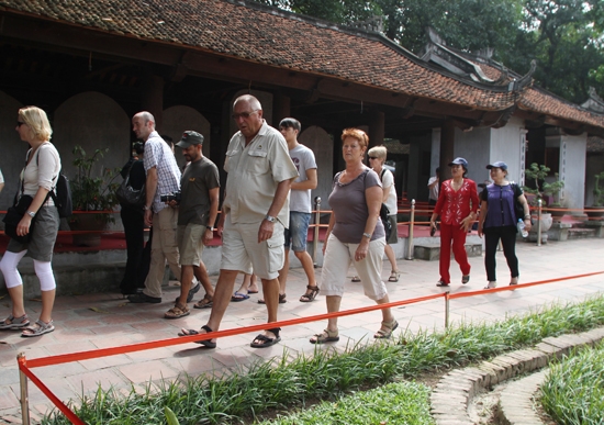 Over 6 million foreign tourists visit Vietnam