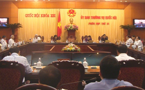 Xem xét tăng thuế tiêu thụ đặc biệt với thuốc lá, rượu, bia