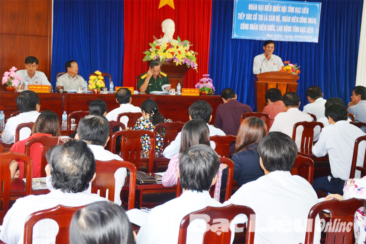 Tiếp xúc cử tri là cán bộ, công nhân viên chức và người lao động