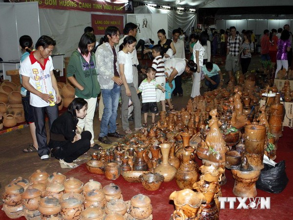 Ceramic exhibition opens in An Giang