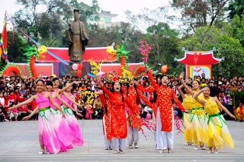 Hanoi  une fête printanière à l’occasion du Têt de la Chèvre
