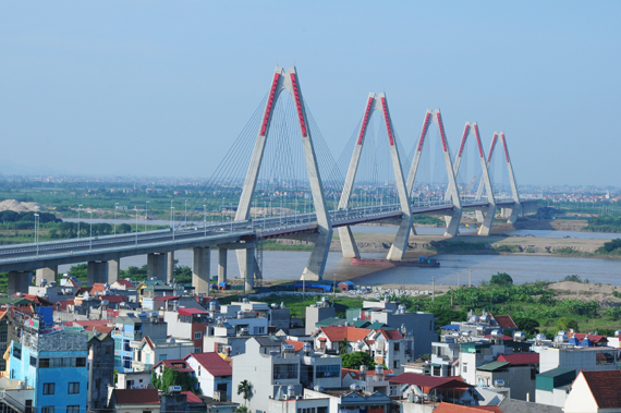 Inauguration du pont Nhât Tân à Hanoï