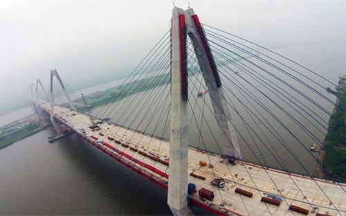 Creating favourable conditions for people to travel Nhat Tan bridge