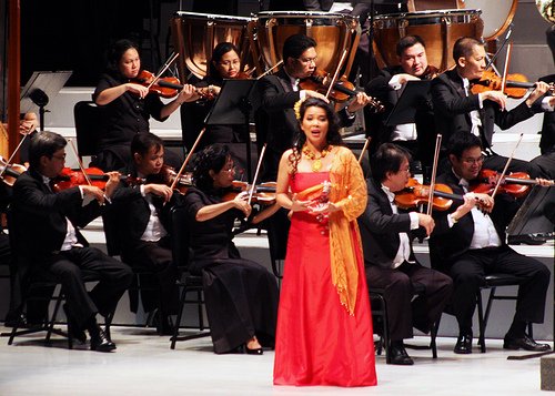 Filipino singer to perform in Hanoi