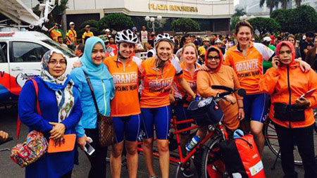 Dutch friends cycle across Viet Nam on bikes built for two