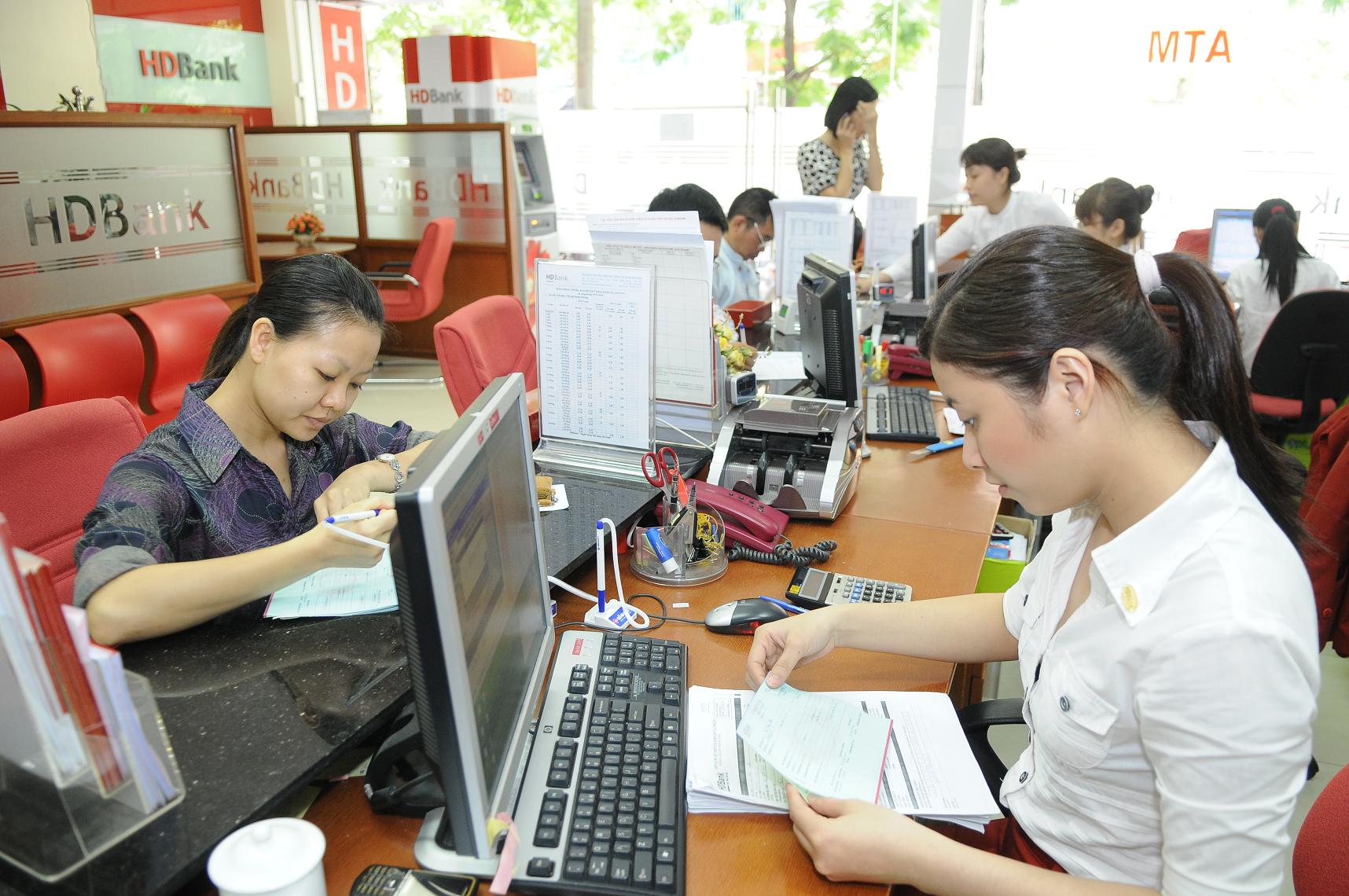 Lãi suất giao dịch bình quân liên ngân hàng bằng VND tăng ở hầu hết các kỳ ngắn hạn