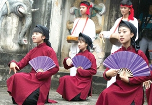 Phu Tho works to lift Xoan singing urgent safeguarding status