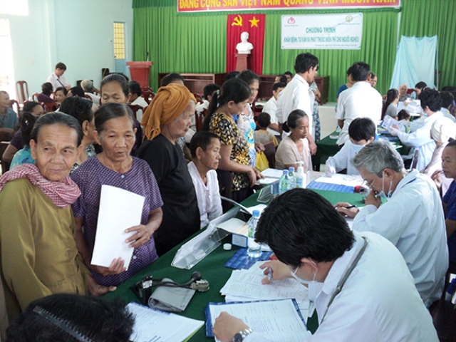 Công đoàn NHCSXH tổ chức khám chữa bệnh miễn phí cho người nghèo tại Trà Vinh