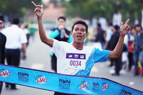 Environ 6 400 participants à la course Hô Chi Minh 2015