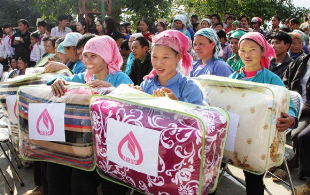 Mang Tết ấm đến với người nghèo vùng biên Lào Cai