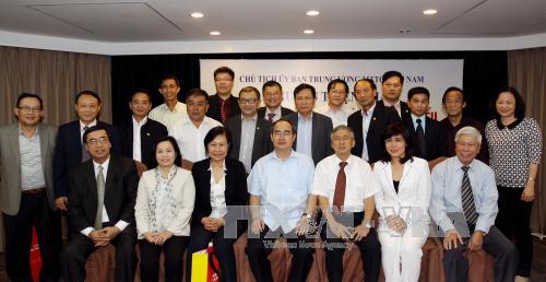 VFF President overseas Vietnamese need to be provided information about the country