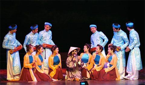 Art traditionnel  un programme pour honorer le hat xâm à Hanoi