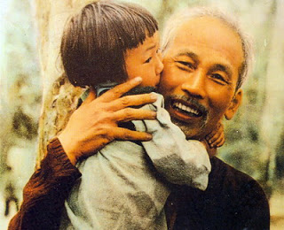 Exposition Etudier et travailler selon l’exemple moral du Président Hô Chi Minh