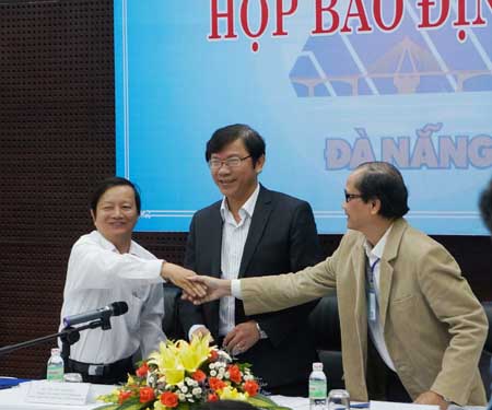 Da Nang signs regulations to provide information to media