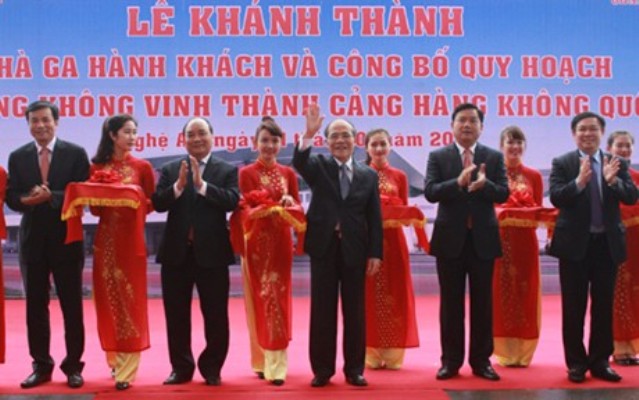 Chủ tịch Quốc hội Nguyễn Sinh Hùng dự Lễ khánh thành Nhà ga hành khách sân bay Vinh