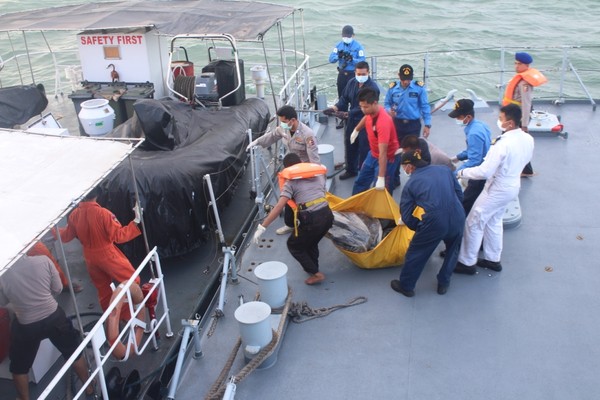 Bodies of QZ8501 continue to be recovered