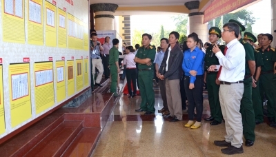 Binh Thuân  exposition de documents historiques et juridiques sur Hoang Sa et Truong Sa
