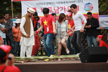 - Le Vietnam au Festival multiculturel Ariang 2015