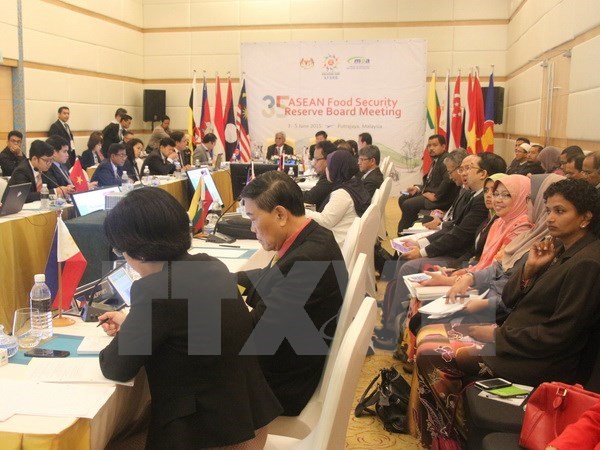 ASEAN accelerates building post-2015 connectivity master plan