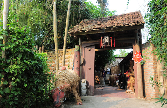 Un modèle unique de tourisme respectueux dans le vieux village de Duong Lam