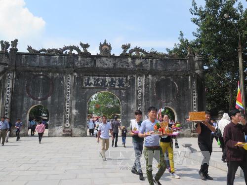 Lễ hội mùa thu Côn Sơn - Kiếp Bạc 2015 Đón hơn 20 vạn du khách về dự lễ hội