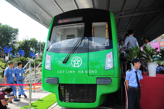 Trưng bày mẫu tàu tuyến đường sắt đô thị Cát Linh - Hà Đông