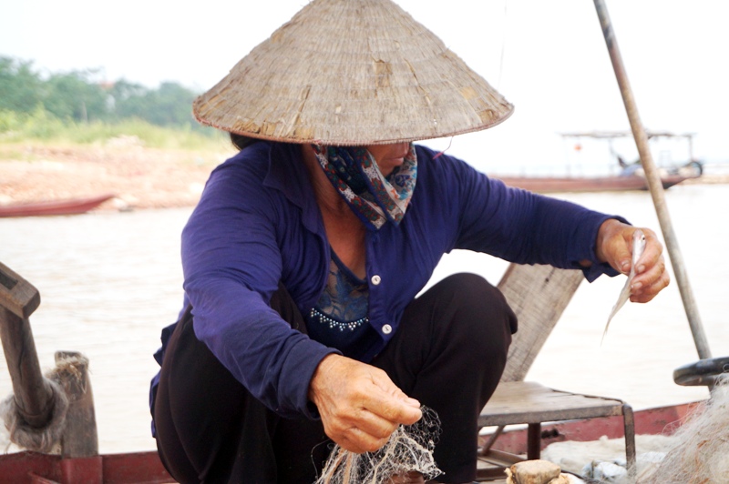 Bấp bênh như cuộc sống làng chài ven sông