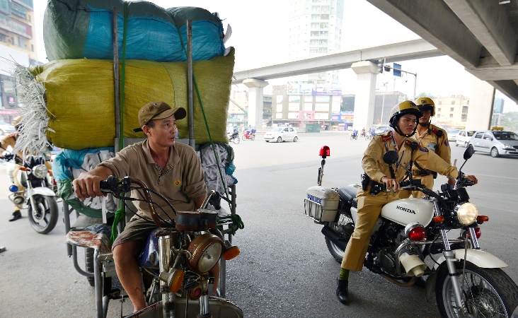 Hà Nội Ra quân xử lý nghiêm xe ba bánh vi phạm Luật Giao thông đường bộ